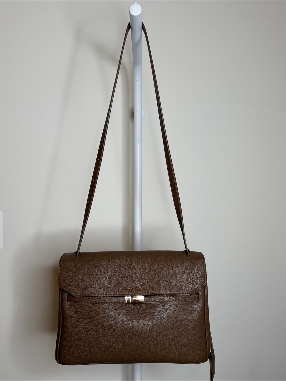 Classic Leather Shoulder Bag in Brown